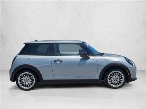 Used 2025 MINI Cooper 2-Door Hardtop FWD image 4