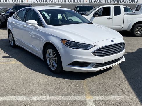 Used 2018 Ford Fusion SE w/ Equipment Group 602A FWD image 8