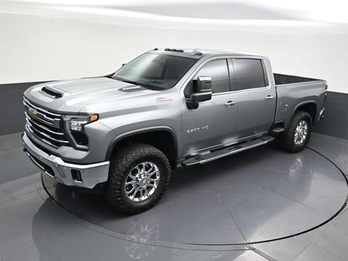 Used 2024 Chevrolet Silverado 2500 LTZ w/ LTZ Premium Package AWD/4WD image 17