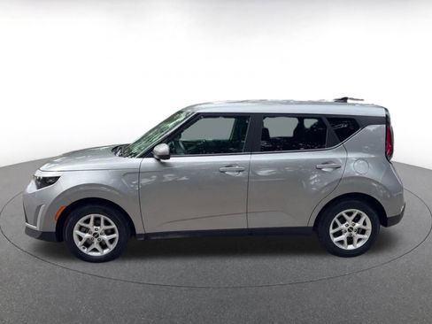 Used 2025 Kia Soul LX w/ LX Technology Package FWD image 9