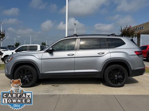 Used 2024 Volkswagen Atlas SE w/ Panoramic Sunroof Package FWD image 10
