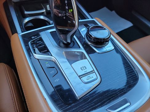 Used 2017 BMW 750i xDrive image 26