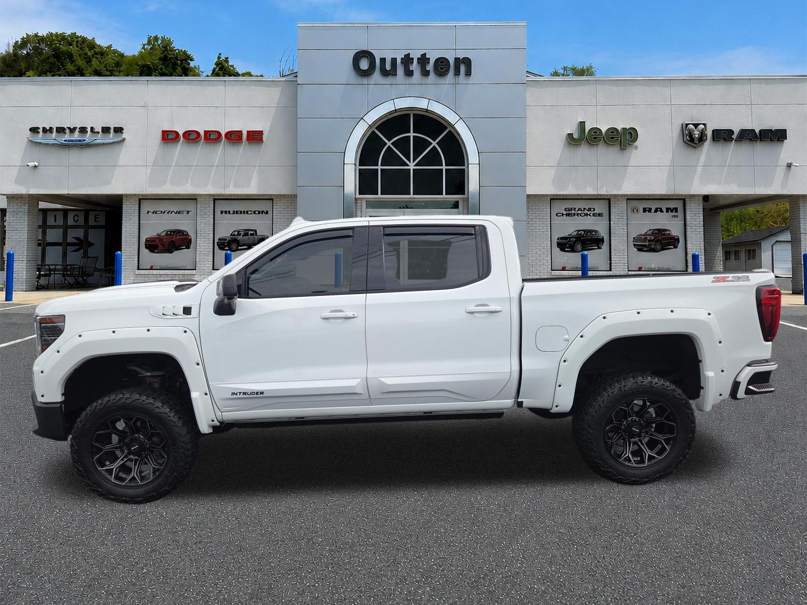 Used 2023 GMC Sierra 1500 AT4 w/ AT4 Premium Package AWD/4WD image 7