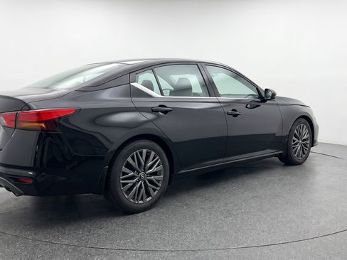 Used 2025 Nissan Altima 2.5 SV FWD image 9