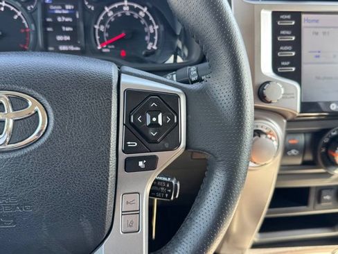 Used 2020 Toyota 4Runner SR5 AWD/4WD image 21
