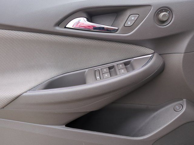 Used 2018 Chevrolet Cruze LT FWD image 11