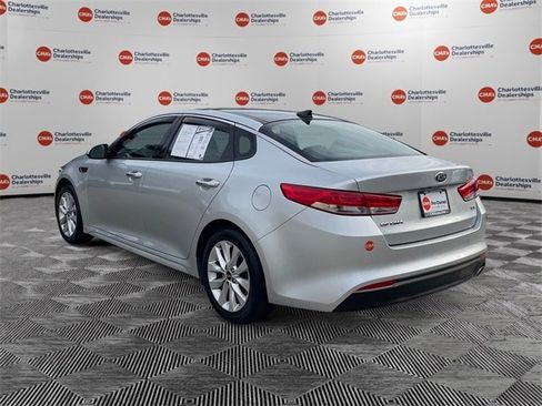 Used 2018 Kia Optima EX w/ Premium Package image 3
