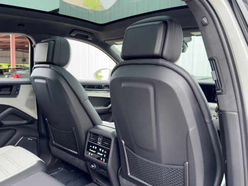Used 2024 Porsche Cayenne Turbo image 52