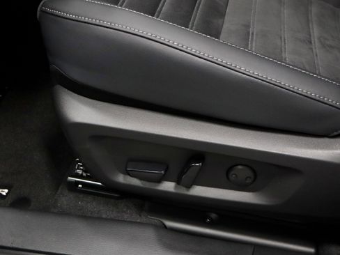 New 2026 Mitsubishi Outlander SE image 16