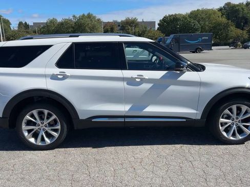 Used 2022 Ford Explorer Platinum w/ Equipment Group 601A image 10