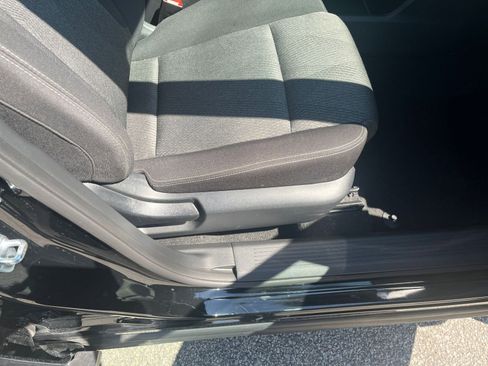 Used 2025 Nissan Rogue SV FWD image 29