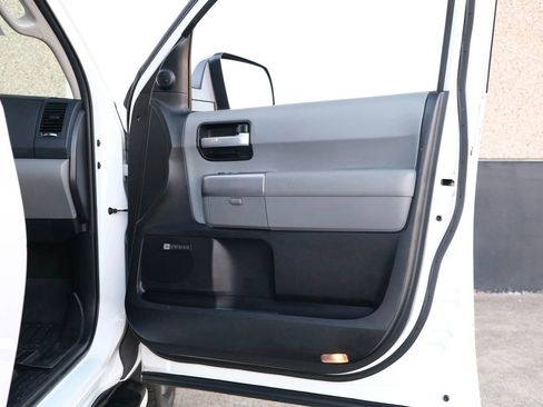 Used 2018 Toyota Sequoia Limited image 32