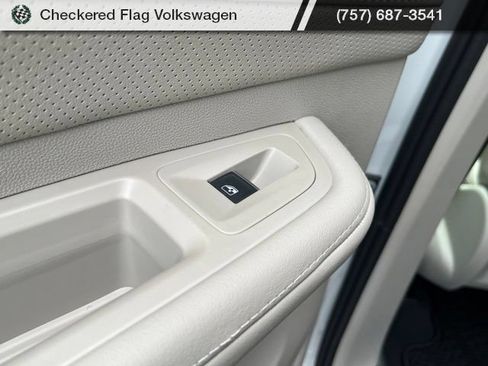 Used 2026 Volkswagen Atlas SE AWD/4WD image 25