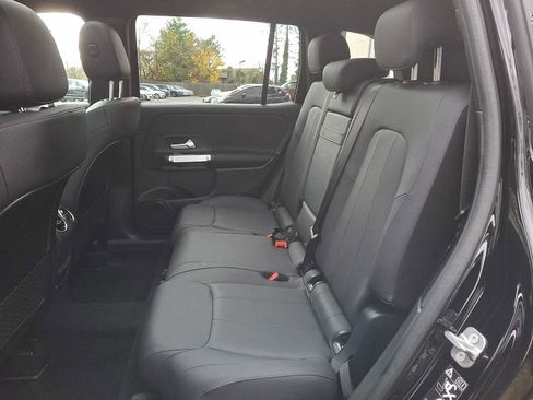 Used 2025 Mercedes-Benz GLB 250 4MATIC image 8