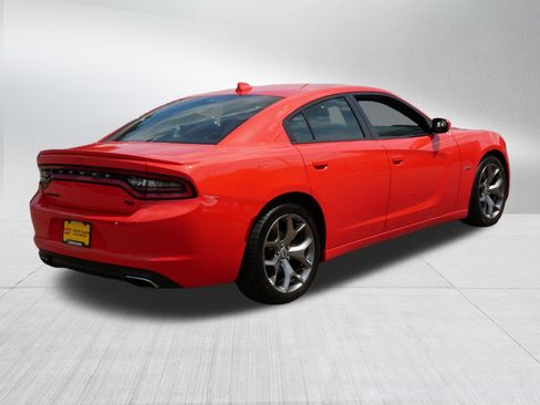 Used 2017 Dodge Charger R/T w/ Plus Group RWD image 7