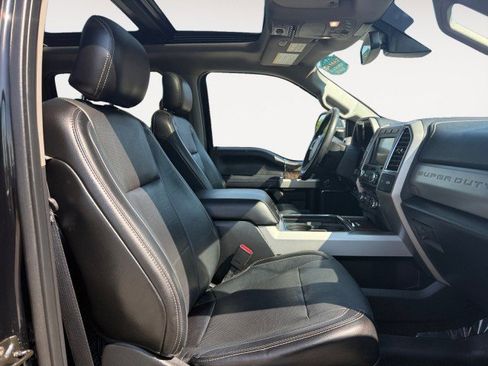 Used 2017 Ford F250 Lariat w/ Lariat Ultimate Package AWD/4WD image 12