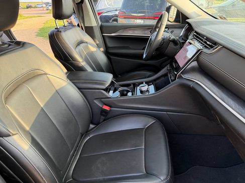 Used 2023 Jeep Grand Cherokee Limited w/ Luxury Tech Group II AWD/4WD image 43