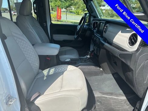 Used 2022 Jeep Wrangler Unlimited Sahara image 26