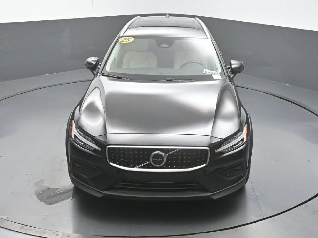 Used 2025 Volvo V60 B5 Cross Country Plus AWD/4WD image 44