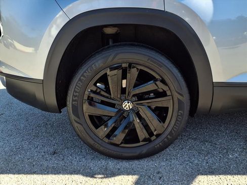 Certified 2022 Volkswagen Atlas Cross Sport SE image 5