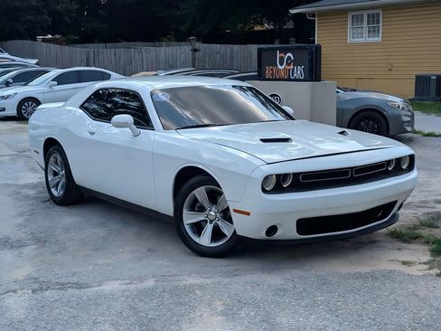 Used 2019 Dodge Challenger SXT RWD image 1
