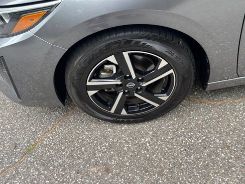 Used 2025 Nissan Sentra SV FWD image 21