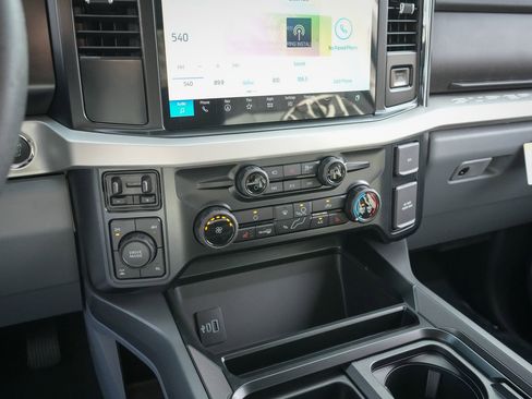 New 2026 Ford F250 XLT w/ XLT Premium Package AWD/4WD image 25