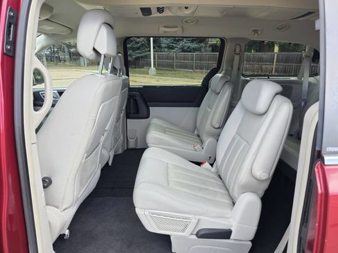 Used 2010 Chrysler Town & Country Touring Plus w/ Safetytec Group FWD image 16