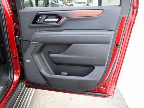 New 2026 GMC Yukon XL Denali w/ Sun & Power Step Package AWD/4WD image 11