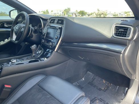 Used 2023 Nissan Maxima SR w/ Sport Mat Group FWD image 8