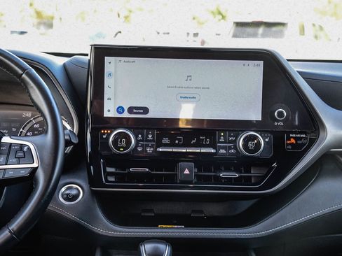 Certified 2024 Toyota Highlander XLE image 16