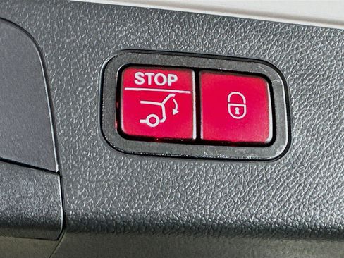 Used 2022 Mercedes-Benz GLC 300 4MATIC w/ Premium Package Lite image 29