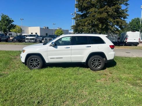 Used 2018 Jeep Grand Cherokee Limited AWD/4WD image 2