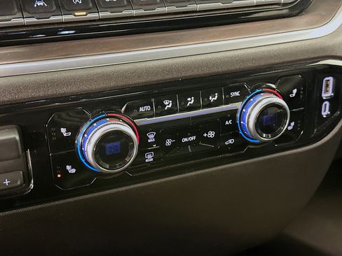 Used 2025 GMC Sierra 1500 SLT image 24