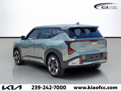 New 2027 Kia Seltos S FWD image 4