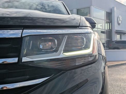 Certified 2022 Volkswagen Atlas Cross Sport SE FWD image 11
