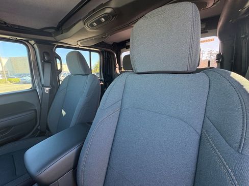 New 2026 Jeep Gladiator Sport image 17