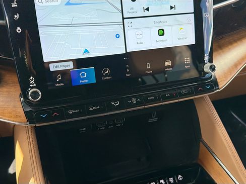 Used 2022 Jeep Grand Wagoneer Series III image 36