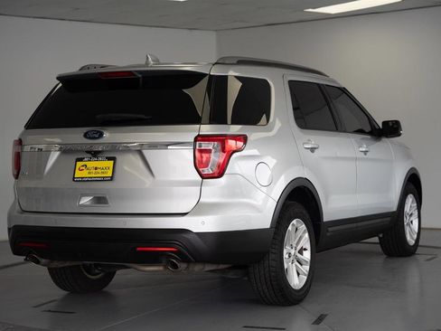 Used 2017 Ford Explorer XLT FWD image 7
