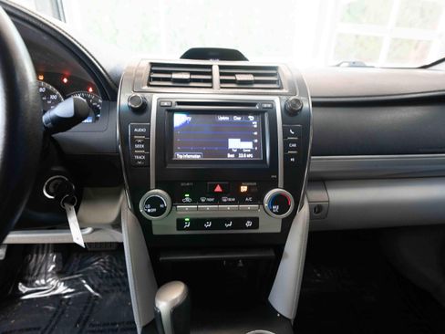 Used 2012 Toyota Camry LE FWD image 17