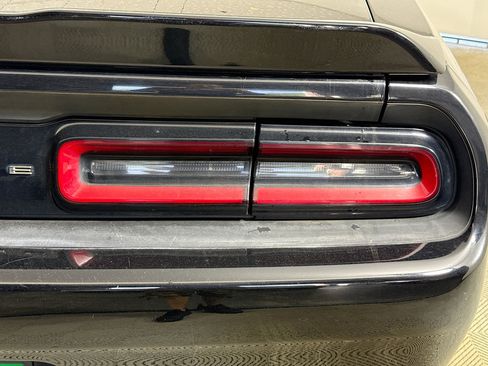 Used 2022 Dodge Challenger SXT image 32