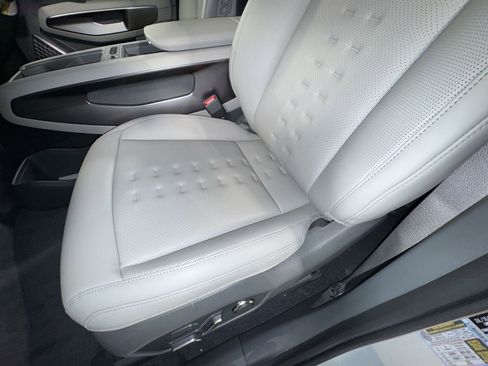 New 2026 Kia EV9 Wind image 16