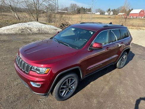 Used 2020 Jeep Grand Cherokee Laredo w/ Security & Convenience Group image 8