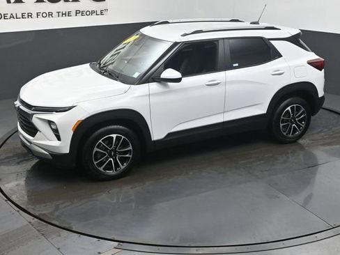 Used 2024 Chevrolet TrailBlazer LT w/ LT Cold Weather Package FWD image 44