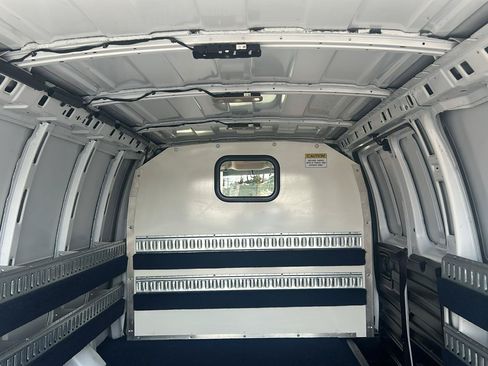 Used 2018 Chevrolet Express 2500 RWD image 13