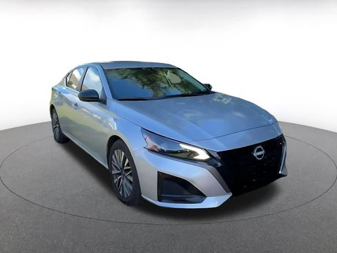 Used 2026 Nissan Altima 2.5 SV FWD image 3