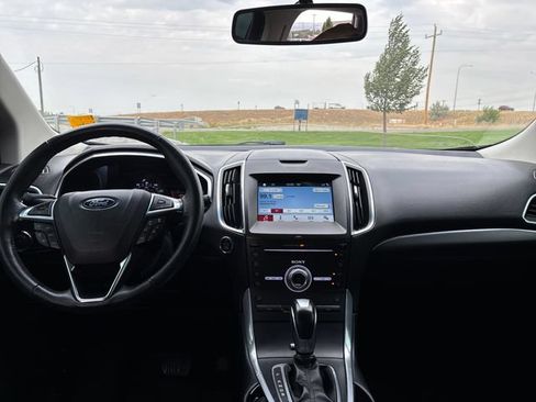 Used 2018 Ford Edge Titanium AWD/4WD image 12