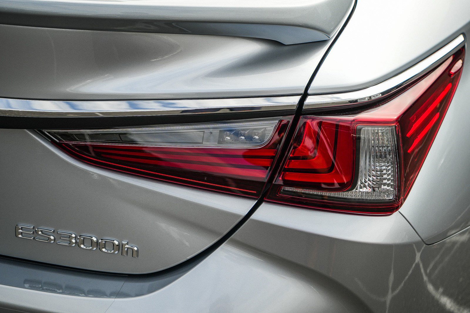 Used 2025 Lexus ES 300h w/ Premium Package FWD image 7