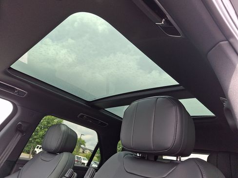 New 2026 Land Rover Range Rover Sport Dynamic SE AWD/4WD image 14