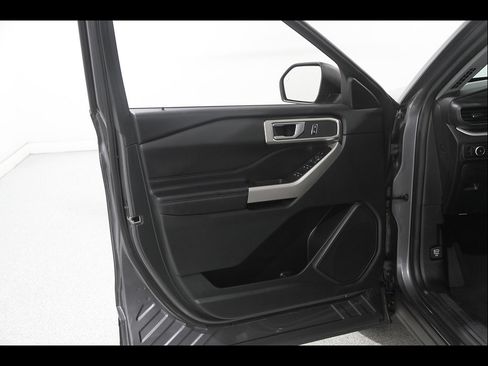 Used 2023 Ford Explorer XLT w/ Equipment Group 202A AWD/4WD image 5